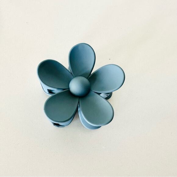 NEW FREE PEOPLE Steel Grey Gray Daisy Flower Claw Clip Hair Retro Oversized Updo - Picture 5 of 8